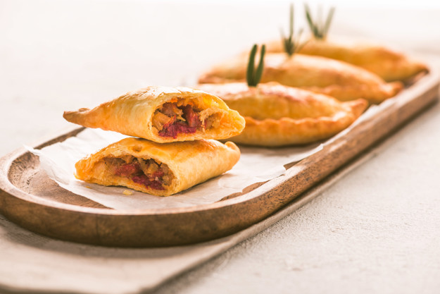Empanada de bacalao y pimiento rojo asado