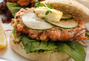 Ev Yapımı Mayonezli Norveç Somon Burgerleri