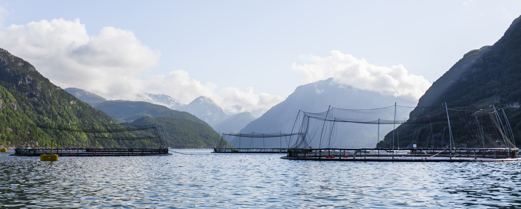 Havbruksanlegg mellom fjord og fjell