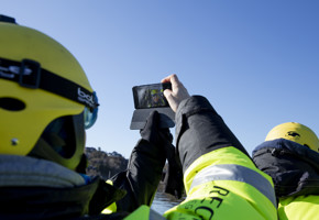Personer på tur i RIB på et av Lerøys visningssentere