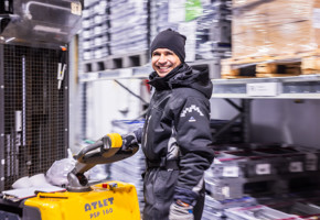 Ansatt på fabrikklager