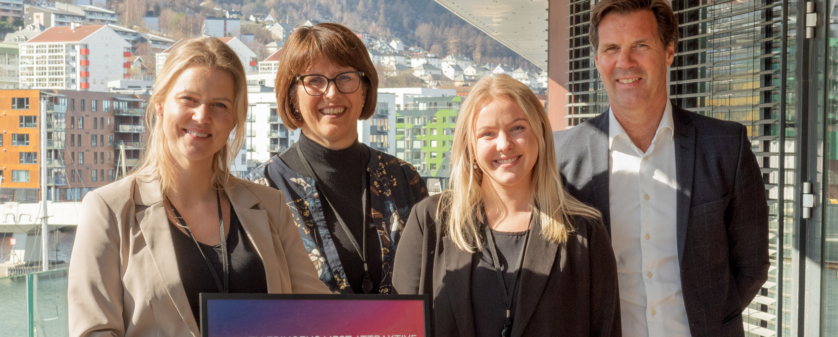 Talent Manager Liv-Ane Engelsen, CHRO Siren Grønhaug, Trainee HR Andrea Skråmestø, og CEO Henning Beltestad.
