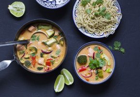 Fisksoppa med koriander och nudlar