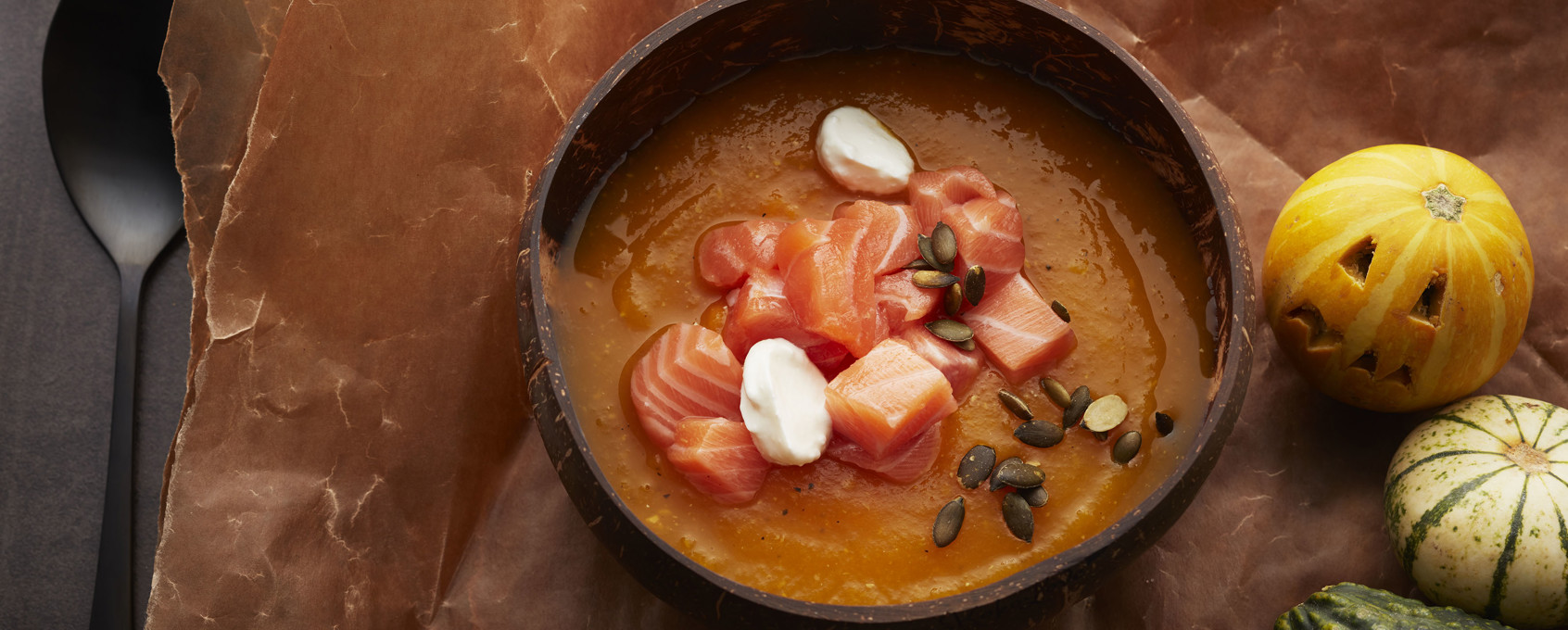 Kald suppe med gresskar, laks og appelsin