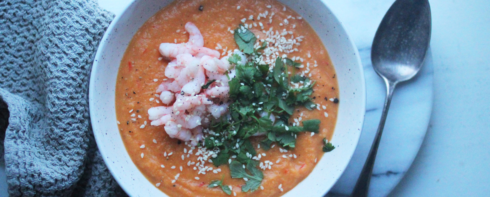 Gulrotsuppe med kokosmelk, koriander og reker