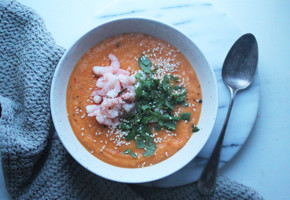 Gulrotsuppe med kokosmelk, koriander og reker