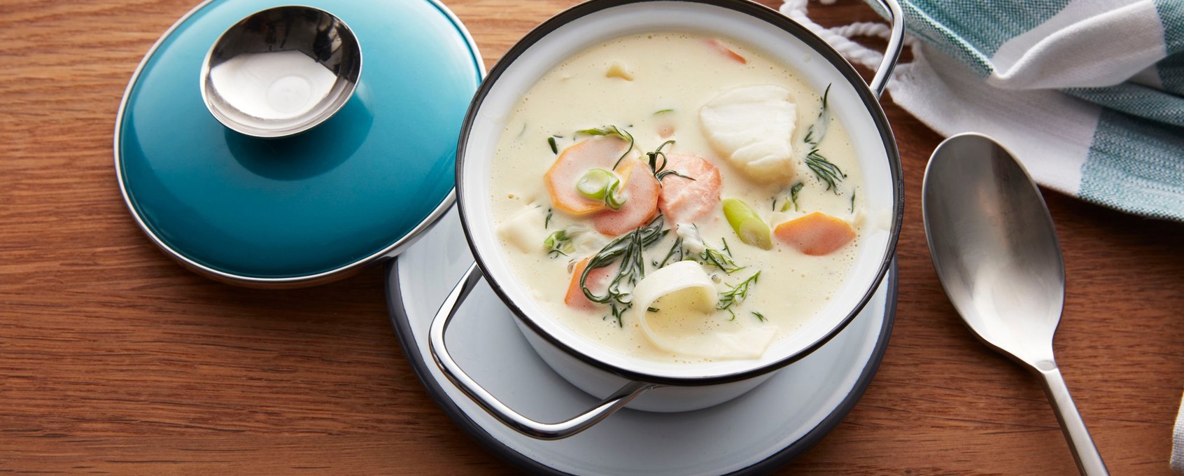 Kremet fiskesuppe med laks, torsk og Q Crème Fraîche