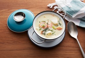Kremet fiskesuppe med laks, torsk og Q Crème Fraîche