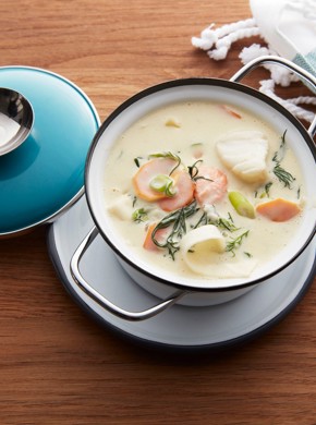 Kremet fiskesuppe med laks, torsk og Q Crème Fraîche