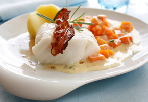 Kokt torsk med gulrotstuing