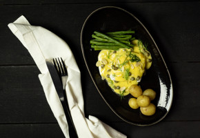 Kveite med hvitvinssaus og kapers