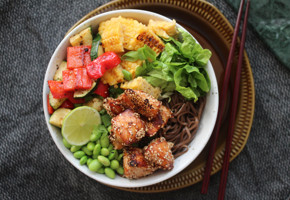 Lax med sesamfrö och nudlar