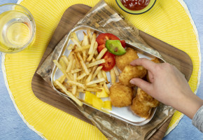 Nuggets av torsk og pommes frites