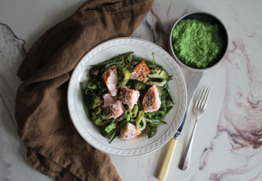 Ovnsbakt laks med pastasalat