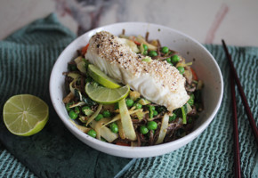 Pad thai med bakad havskatt