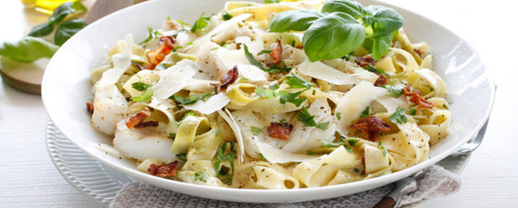 Pasta carbonara med torsk og bacon