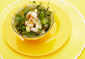 Poké bowl med kveite, avokado og mynte