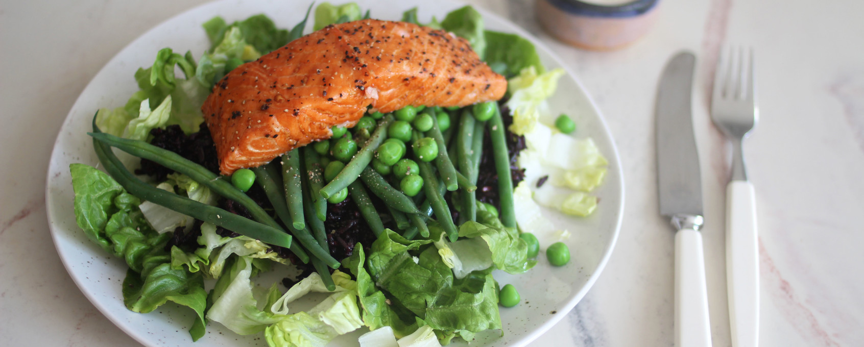 Rask salat med ovnsbakt laks og honning