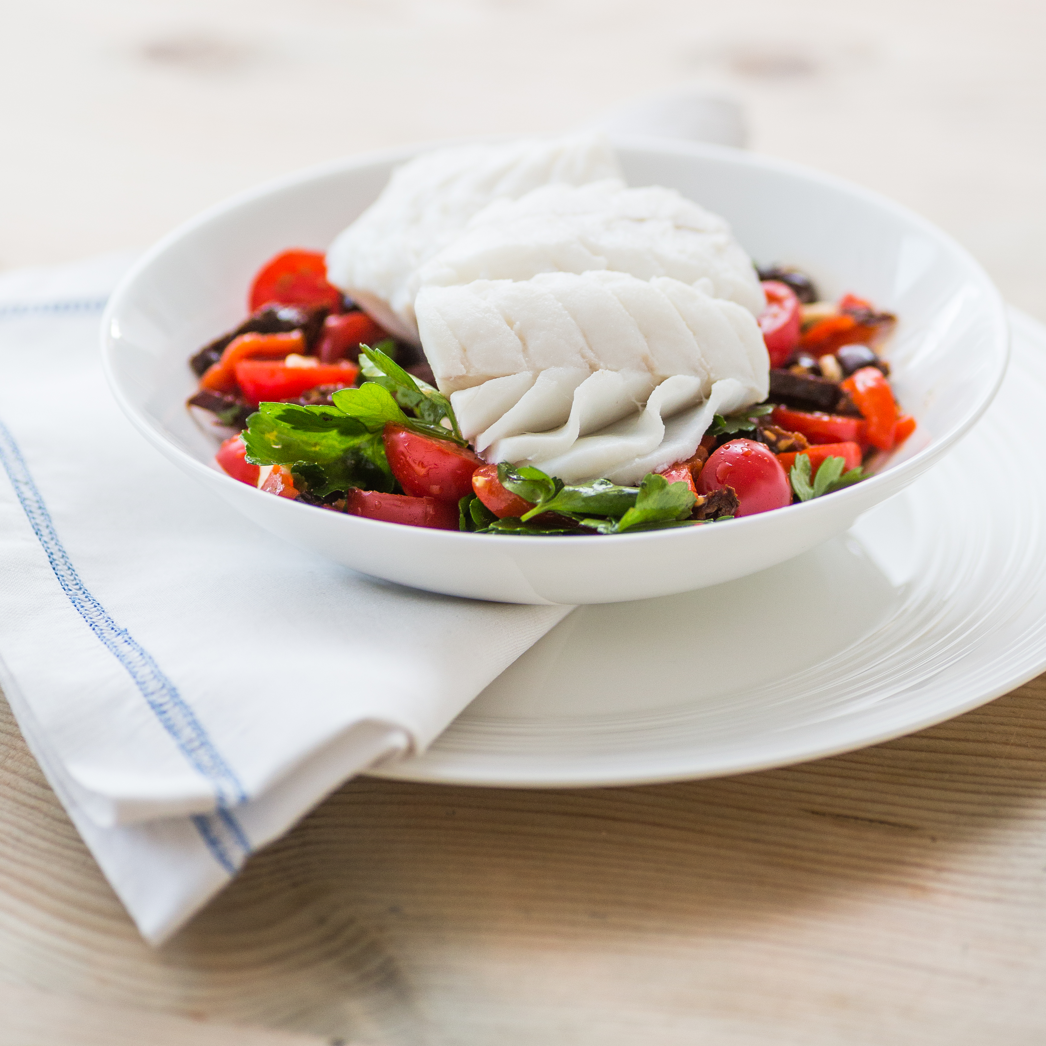 Lettsaltet torsk med middelhavssmak