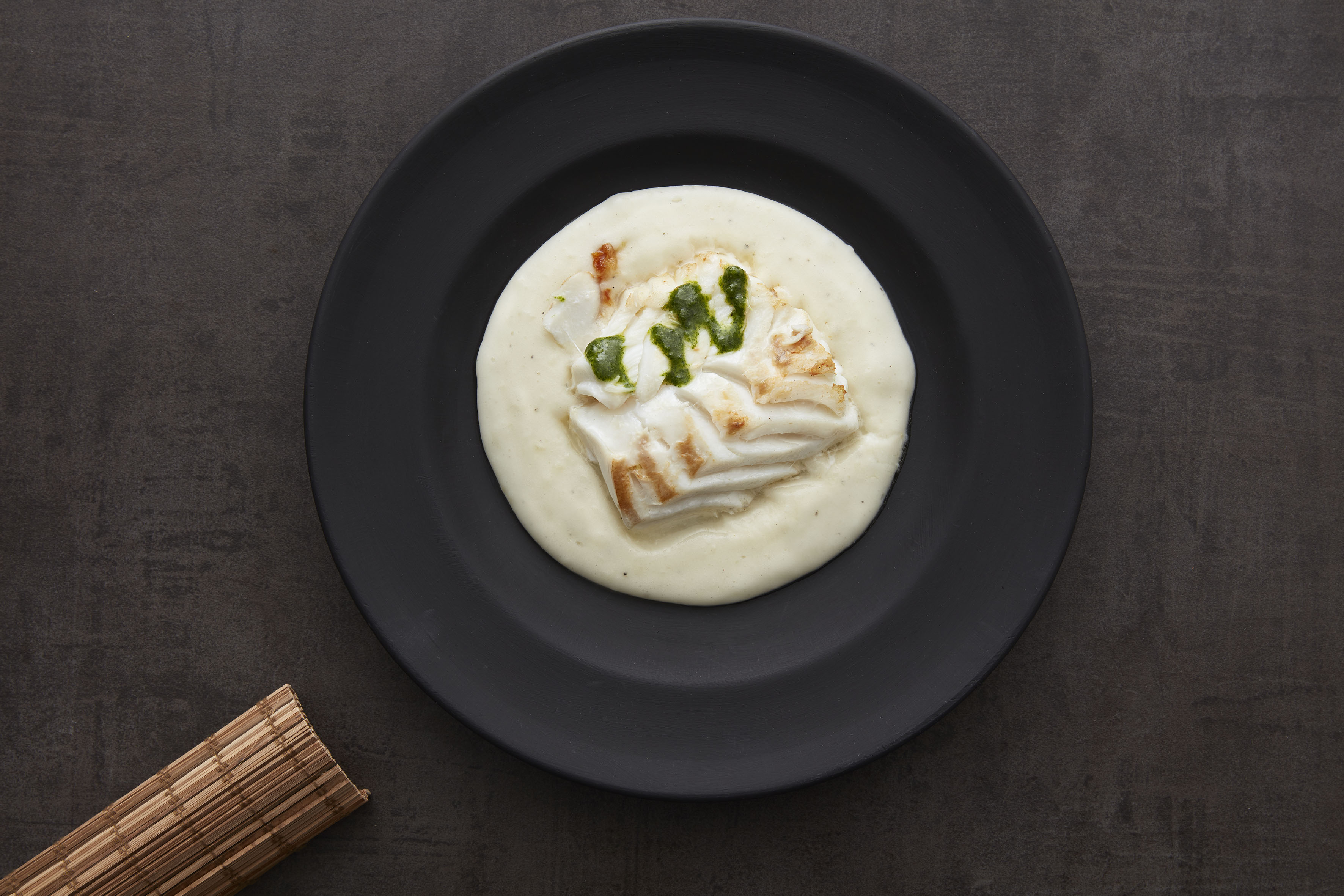 Stekt torsk med potetpuré og urtedressing