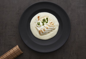 Stekt torsk med potetpuré og urtedressing