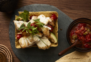 Taco med torsk, hjemmelaget tacosaus og avokado