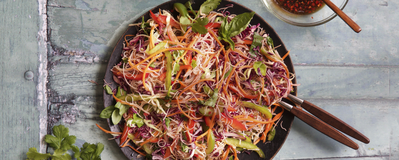 Thai råkostsalat med risnudler