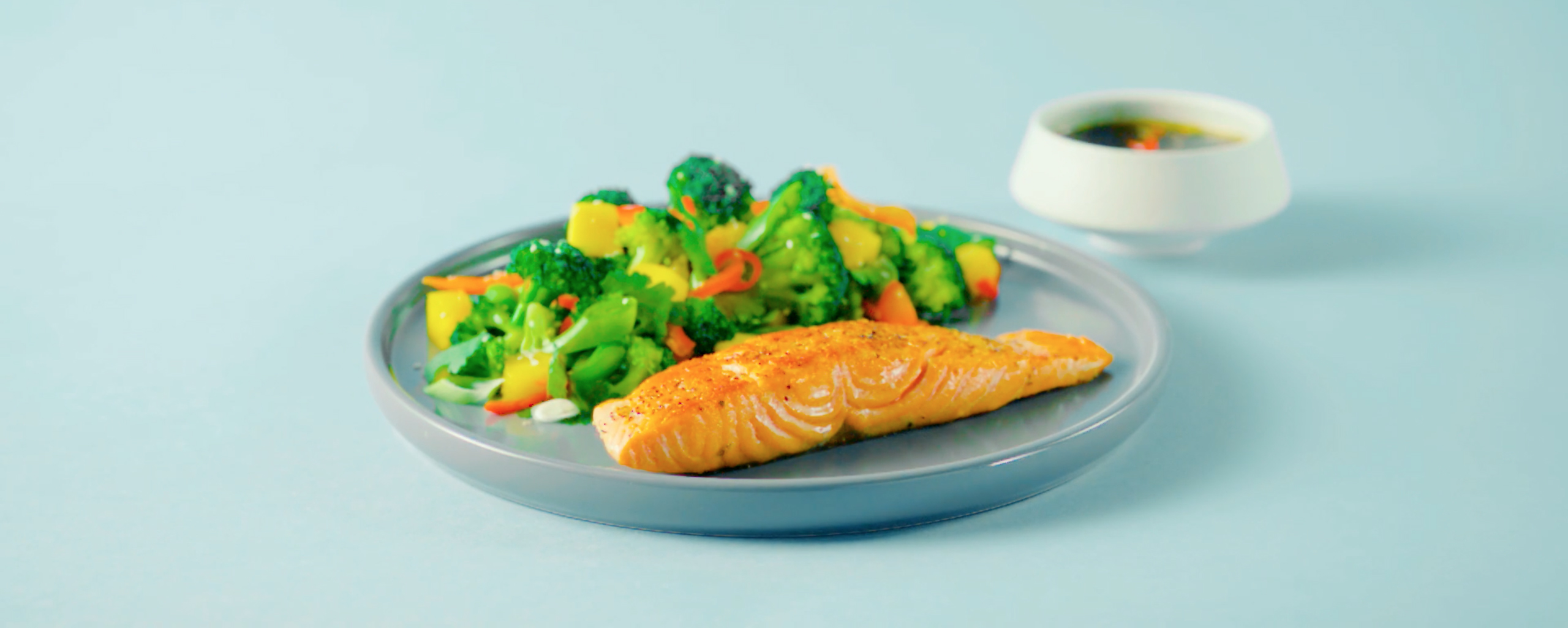 Stekt laks med pinzusaus